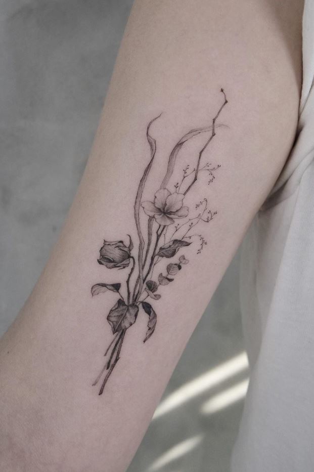 Lisianthus 리시안셔스 . . #tattooistbanul #tattoo #tattooing #flower # flowertattoo #타투이스트바늘 #타투 #스피리아 #꽃 #꽃타투 | Small flower tattoos, Tattoos,  Beautiful tattoos